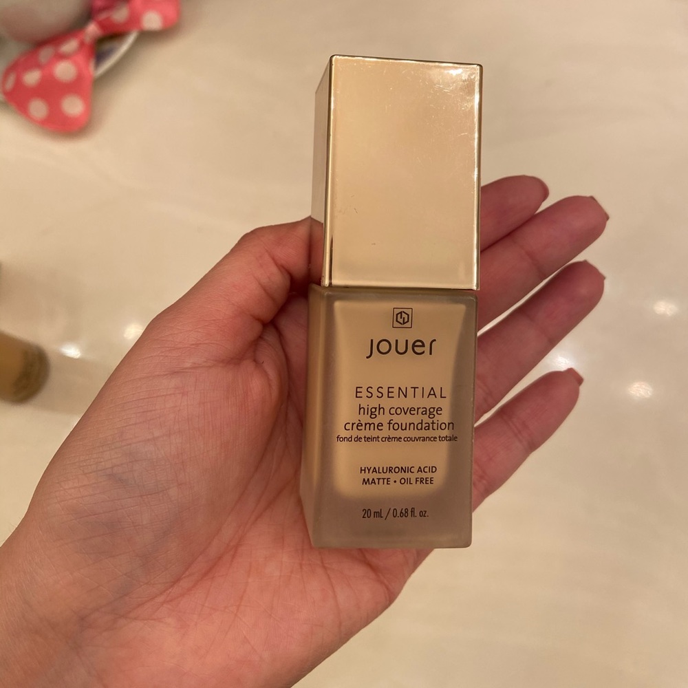 Jouer essential high coverage foundation